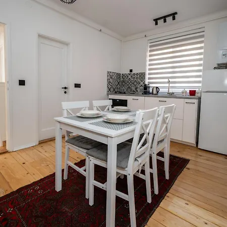 Daire Sunny 1bdr Near Center