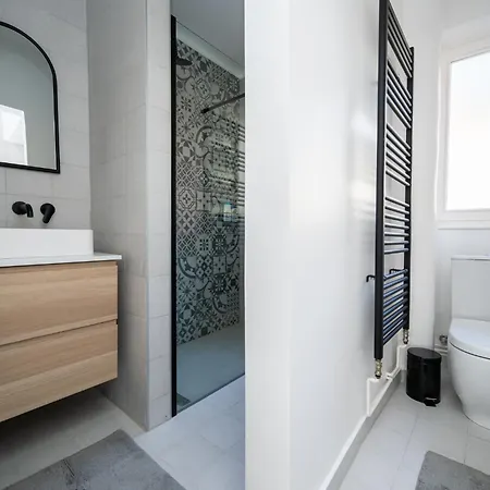 Sunny 1bdr Near Center شقة سراييفو