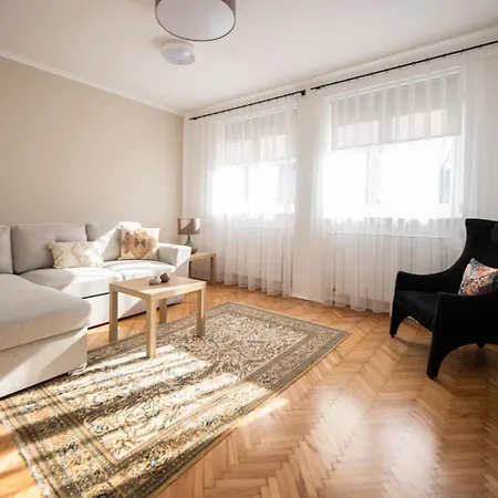 شقة Sunny 1bdr Near Center