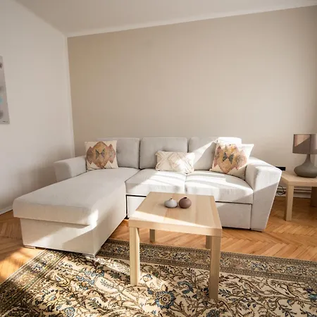 شقة Sunny 1bdr Near Center *