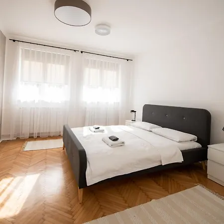 Sunny 1bdr Near Center * سراييفو