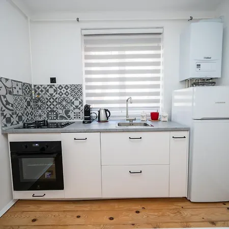 Sunny 1bdr Near Center דירה סראייבו