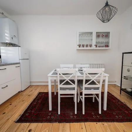 Sunny 1bdr Near Center דירה סראייבו